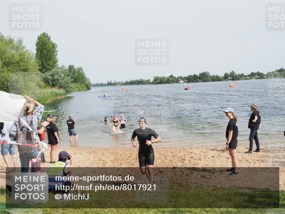 21.06.2025 - 27. Vierlanden-Triathlon MichiJ http://msf.ph/oto/8017921 15.06.2026 10:18:19 Schwimmen 495, 535, 568, 586 meine-sportfotos.de