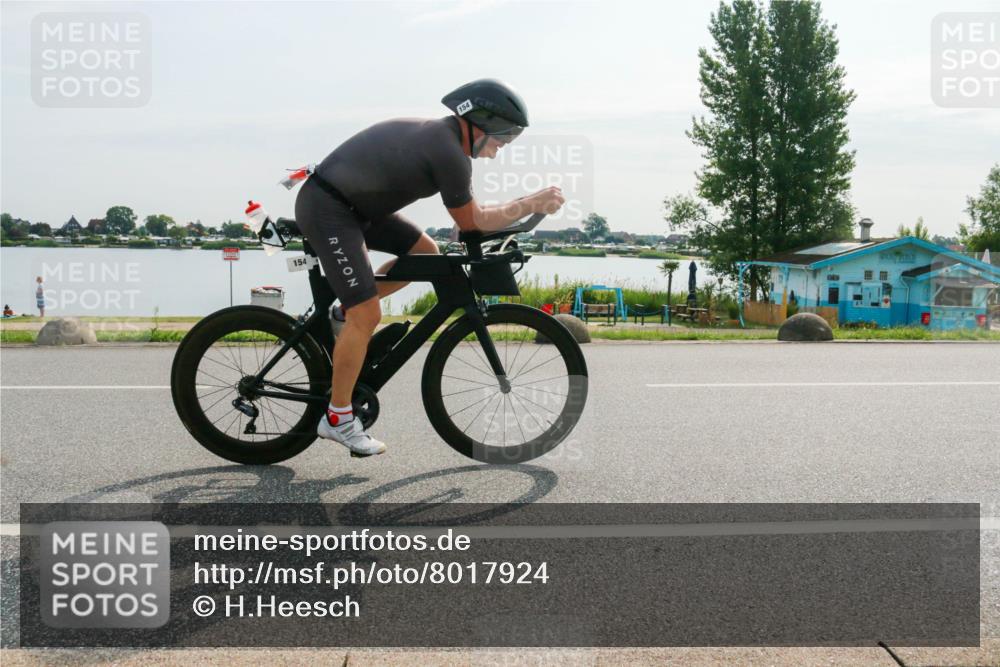 15.06.2025 - 27. Vierlanden-Triathlon H.Heesch http://msf.ph/oto/8017924 15.06.2025 09:22:25 Radfahren 154 meine-sportfotos.de