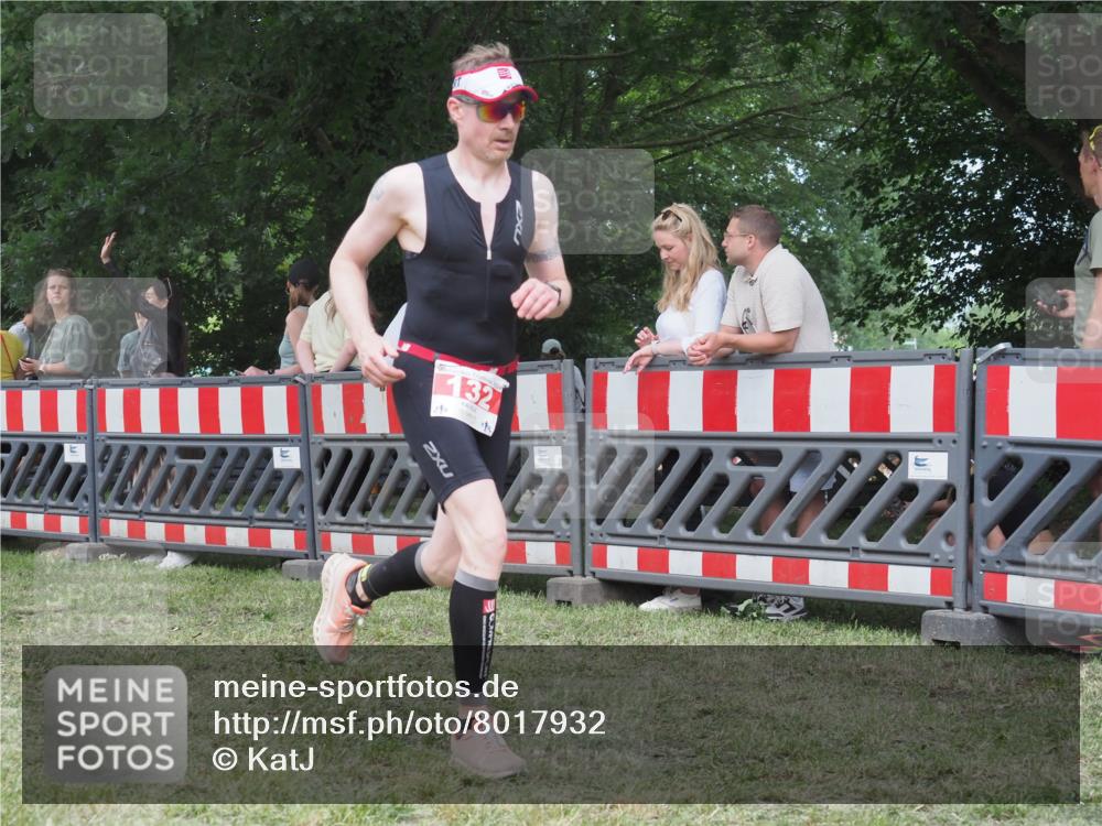 21.06.2025 - 27. Vierlanden-Triathlon KatJ http://msf.ph/oto/8017932 15.06.2025 13:17:53 Ziel 132, 196, 816 meine-sportfotos.de