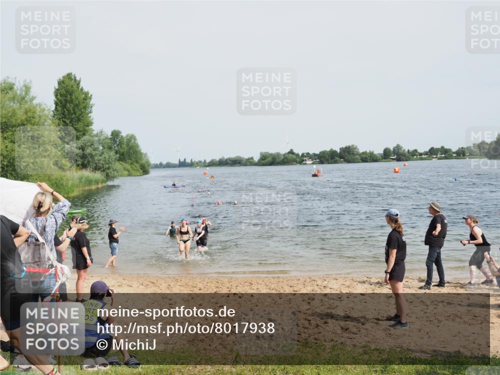21.06.2025 - 27. Vierlanden-Triathlon MichiJ http://msf.ph/oto/8017938 15.06.2026 10:18:20 Schwimmen 495, 535, 568, 586 meine-sportfotos.de