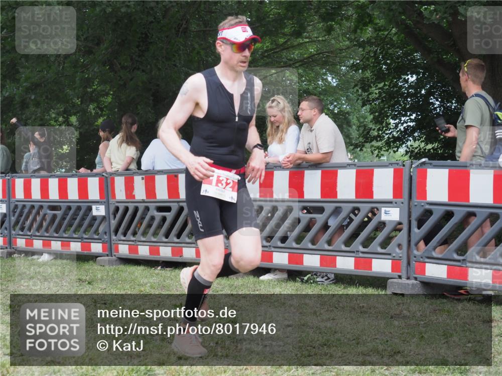 21.06.2025 - 27. Vierlanden-Triathlon KatJ http://msf.ph/oto/8017946 15.06.2025 13:17:53 Ziel 132, 196, 816 meine-sportfotos.de