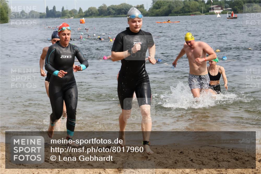 15.06.2025 - 27. Vierlanden-Triathlon Lena Gebhardt http://msf.ph/oto/8017960 15.06.2025 10:16:25 Schwimmen 477, 487, 489, 491, 494, 499, 523, 526, 549, 574, 611, 614, 634 meine-sportfotos.de