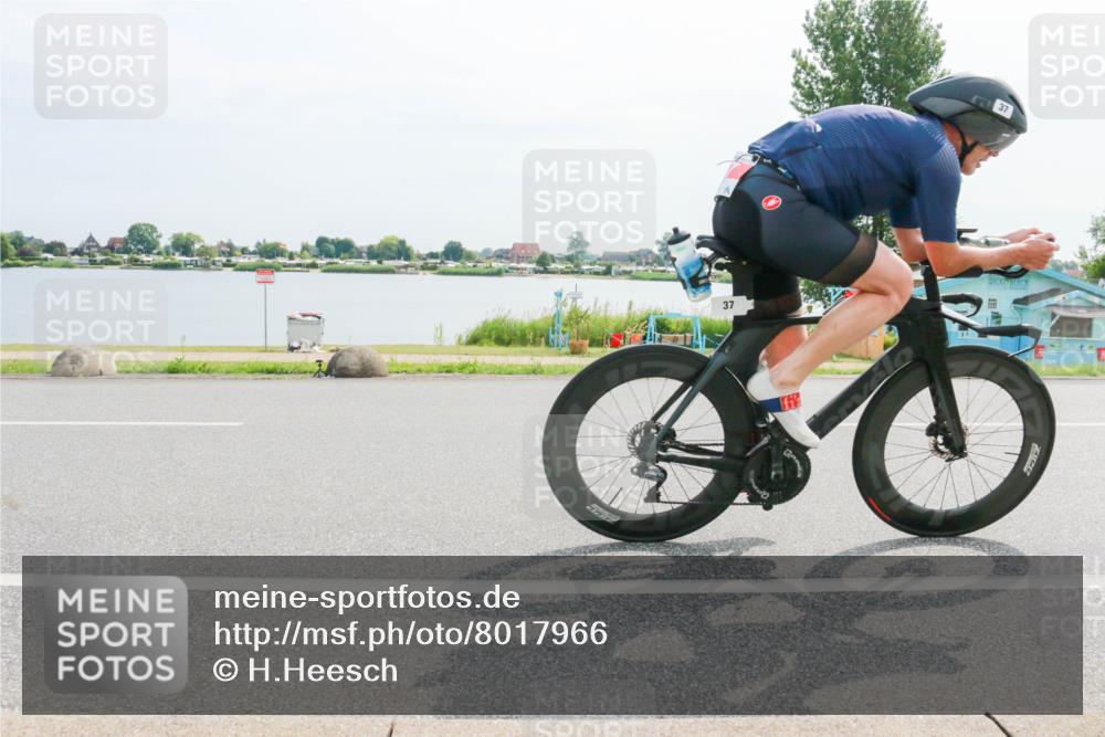 15.06.2025 - 27. Vierlanden-Triathlon H.Heesch http://msf.ph/oto/8017966 15.06.2025 10:13:23 Radfahren 37, 90, 384, 415 meine-sportfotos.de