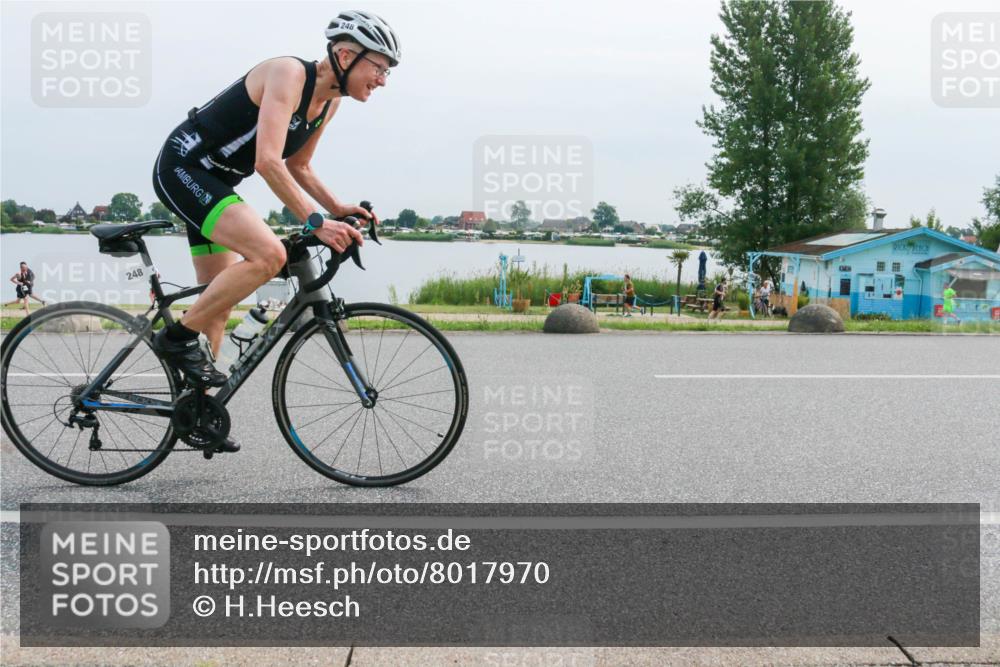 15.06.2025 - 27. Vierlanden-Triathlon H.Heesch http://msf.ph/oto/8017970 15.06.2025 11:14:15 Radfahren 248, 503, 763, 781 meine-sportfotos.de
