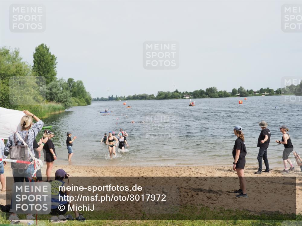 21.06.2025 - 27. Vierlanden-Triathlon MichiJ http://msf.ph/oto/8017972 15.06.2026 10:18:20 Schwimmen 495, 535, 568, 586 meine-sportfotos.de