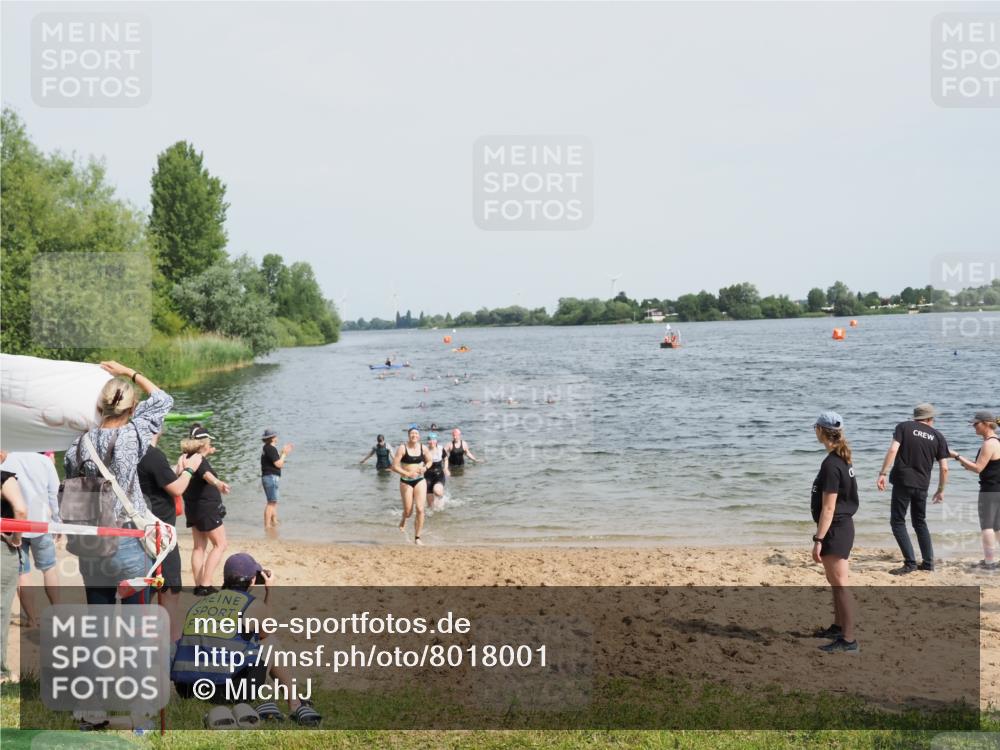21.06.2025 - 27. Vierlanden-Triathlon MichiJ http://msf.ph/oto/8018001 15.06.2026 10:18:21 Schwimmen 495, 535, 568, 586 meine-sportfotos.de