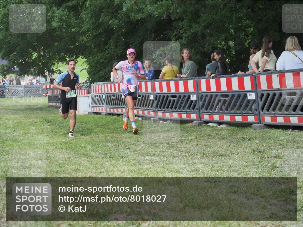 21.06.2025 - 27. Vierlanden-Triathlon KatJ http://msf.ph/oto/8018027 15.06.2025 13:17:55 Ziel 196, 816 meine-sportfotos.de