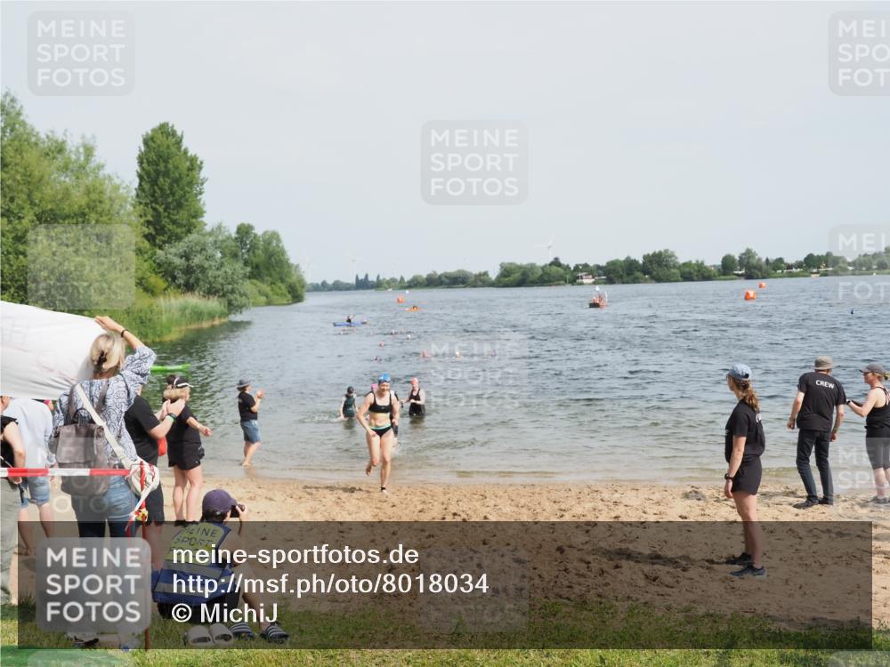 21.06.2025 - 27. Vierlanden-Triathlon MichiJ http://msf.ph/oto/8018034 15.06.2026 10:18:22 Schwimmen 495, 535, 568, 586 meine-sportfotos.de