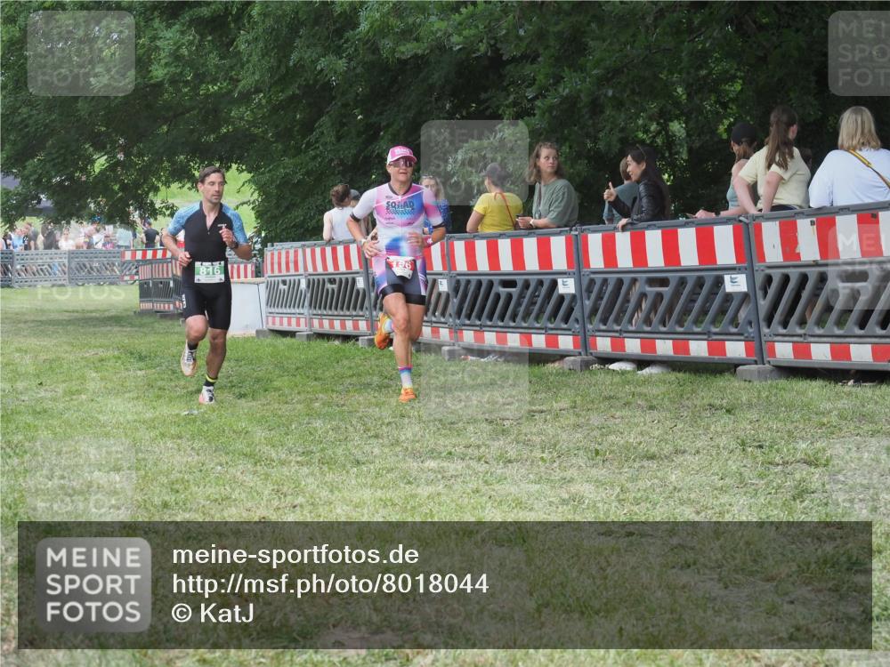 21.06.2025 - 27. Vierlanden-Triathlon KatJ http://msf.ph/oto/8018044 15.06.2025 13:17:55 Ziel 196, 816 meine-sportfotos.de