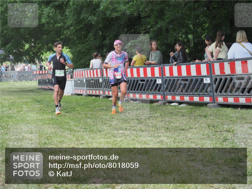 21.06.2025 - 27. Vierlanden-Triathlon KatJ http://msf.ph/oto/8018059 15.06.2025 13:17:56 Ziel 196, 691, 816 meine-sportfotos.de