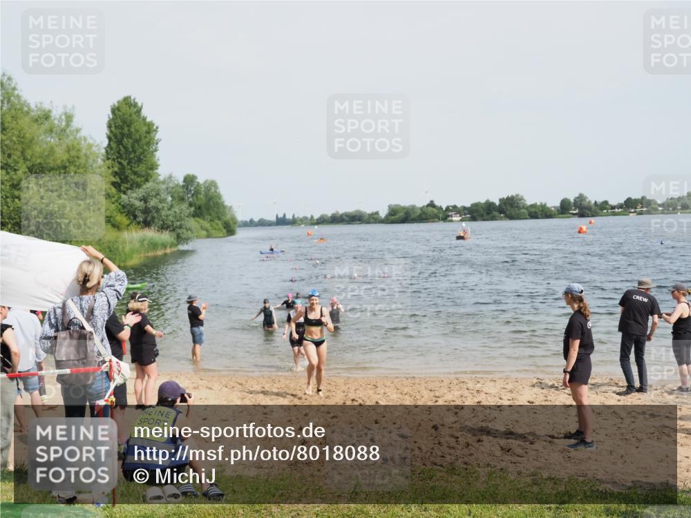 21.06.2025 - 27. Vierlanden-Triathlon MichiJ http://msf.ph/oto/8018088 15.06.2026 10:18:23 Schwimmen 495, 535, 568, 586 meine-sportfotos.de