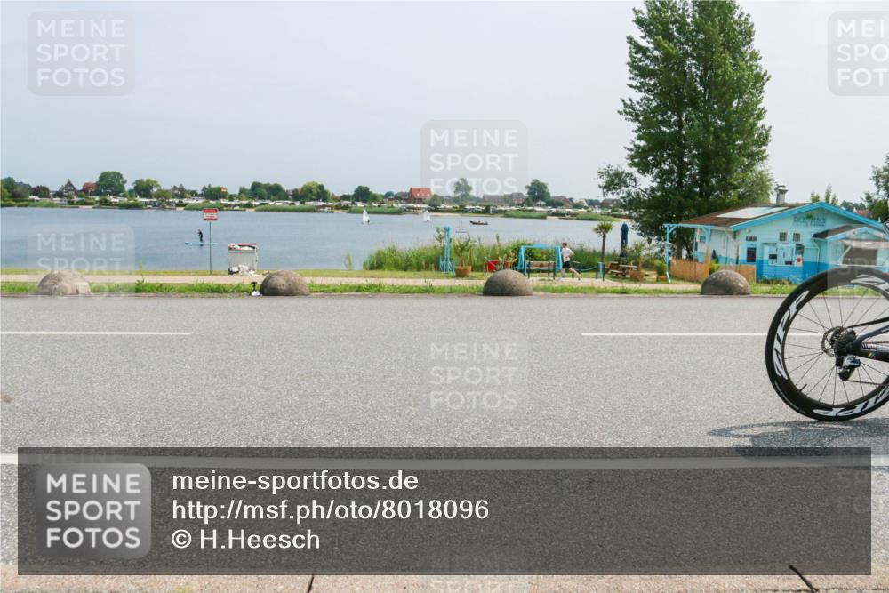 21.06.2025 - 27. Vierlanden-Triathlon H.Heesch http://msf.ph/oto/8018096 15.06.2025 12:00:10 Radfahren 825 meine-sportfotos.de