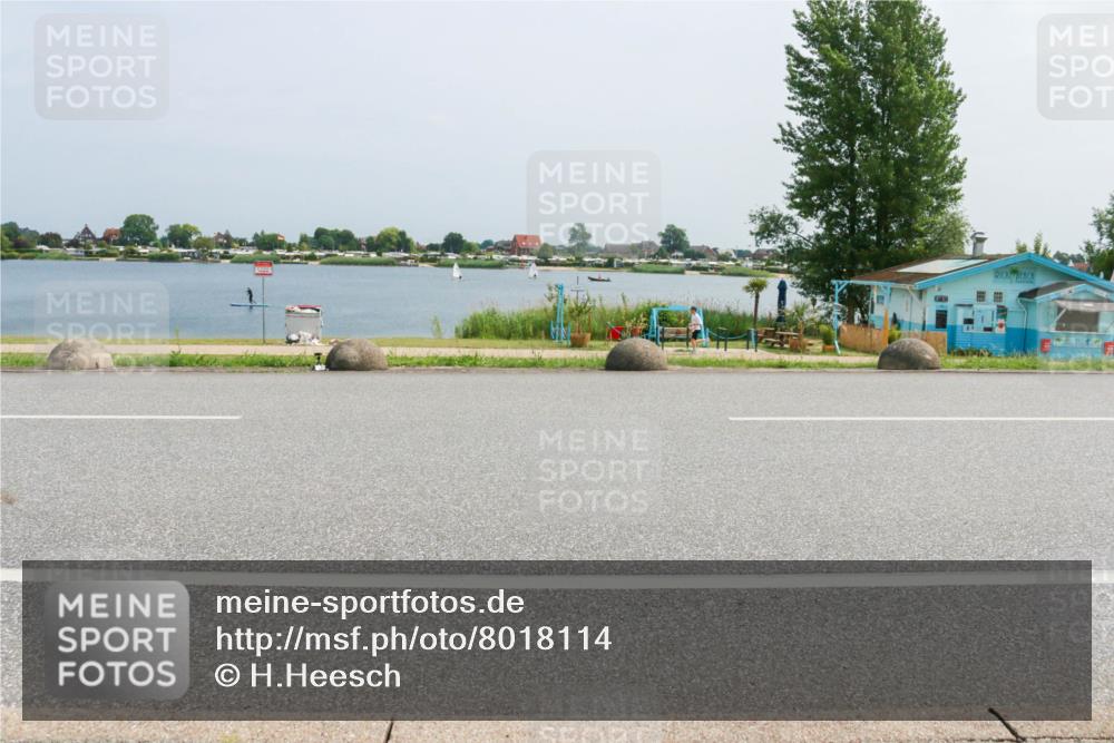 21.06.2025 - 27. Vierlanden-Triathlon H.Heesch http://msf.ph/oto/8018114 15.06.2025 12:00:10 Radfahren 825 meine-sportfotos.de