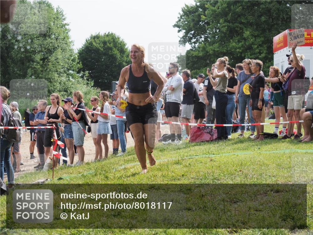 15.06.2025 - 27. Vierlanden-Triathlon KatJ http://msf.ph/oto/8018117 15.06.2025 10:17:24 Schwimmen 529, 575, 581, 584 meine-sportfotos.de