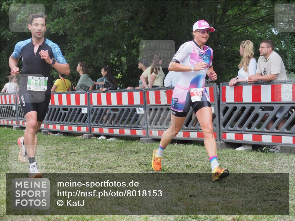 21.06.2025 - 27. Vierlanden-Triathlon KatJ http://msf.ph/oto/8018153 15.06.2025 13:17:57 Ziel 196, 691, 816 meine-sportfotos.de
