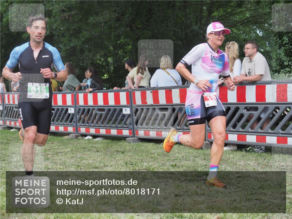 21.06.2025 - 27. Vierlanden-Triathlon KatJ http://msf.ph/oto/8018171 15.06.2025 13:17:57 Ziel 196, 691, 816 meine-sportfotos.de