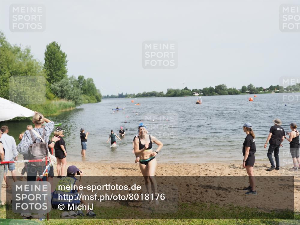 21.06.2025 - 27. Vierlanden-Triathlon MichiJ http://msf.ph/oto/8018176 15.06.2026 10:18:24 Schwimmen 495, 533, 535, 568, 586, 621 meine-sportfotos.de