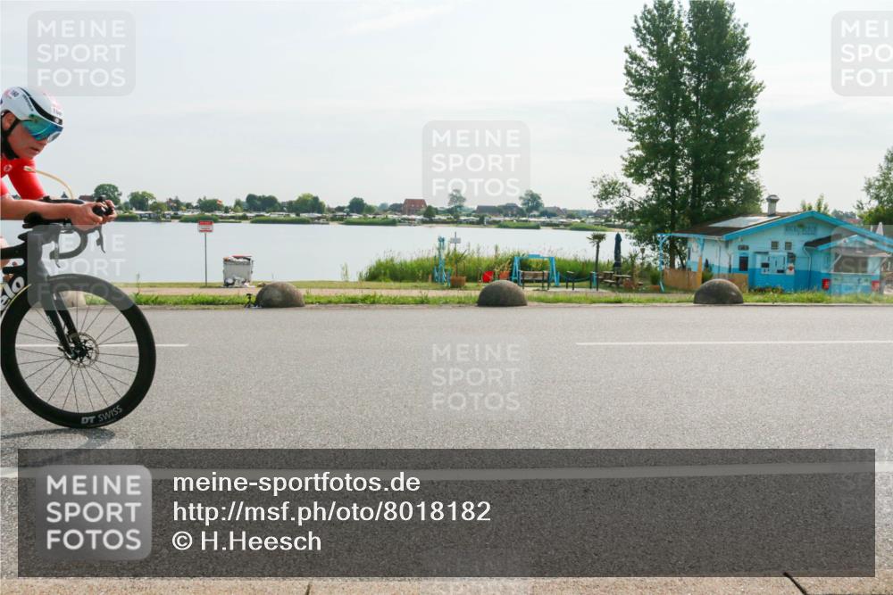 15.06.2025 - 27. Vierlanden-Triathlon H.Heesch http://msf.ph/oto/8018182 15.06.2025 09:24:40 Radfahren 65, 153, 160 meine-sportfotos.de
