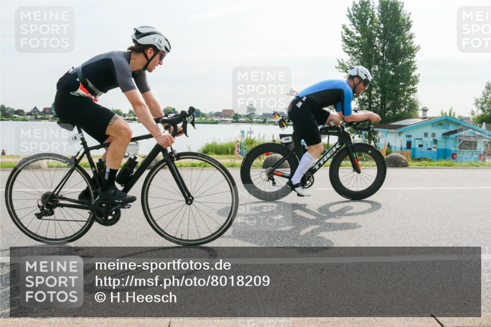 15.06.2025 - 27. Vierlanden-Triathlon H.Heesch http://msf.ph/oto/8018209 15.06.2025 09:25:51 Radfahren 18, 106, 215 meine-sportfotos.de