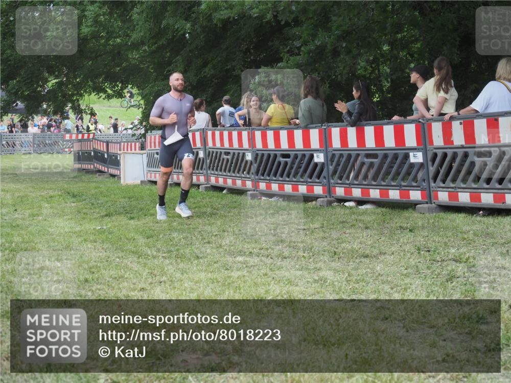 21.06.2025 - 27. Vierlanden-Triathlon KatJ http://msf.ph/oto/8018223 15.06.2025 13:18:05 Ziel 691 meine-sportfotos.de