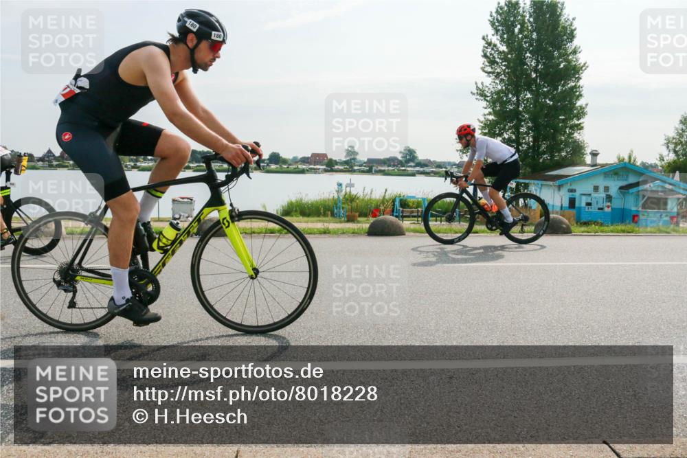 15.06.2025 - 27. Vierlanden-Triathlon H.Heesch http://msf.ph/oto/8018228 15.06.2025 09:26:17 Radfahren 29, 72, 142, 180, 191, 194 meine-sportfotos.de