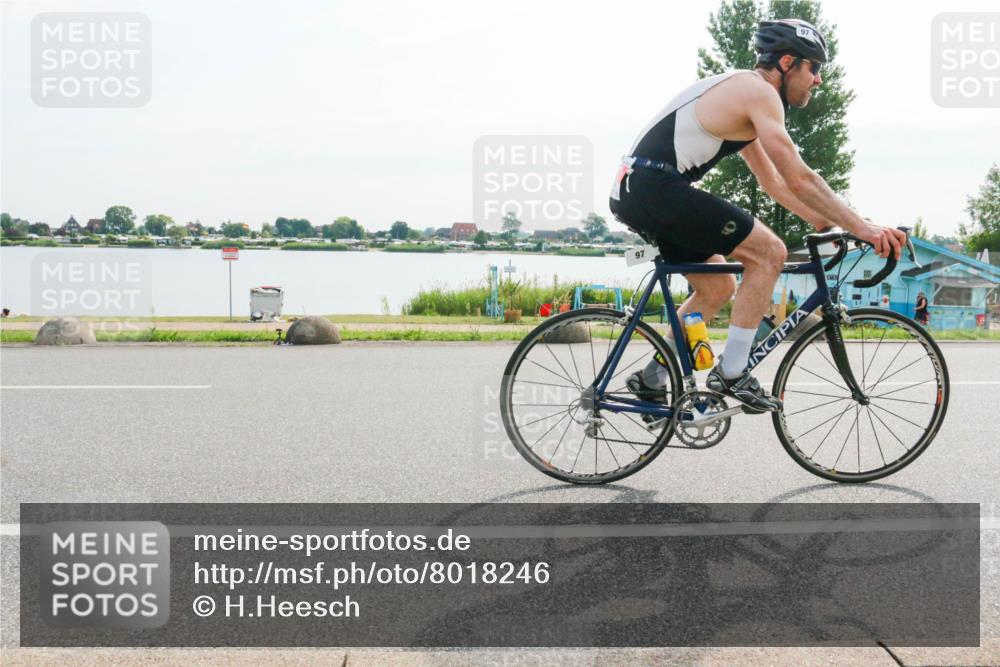 15.06.2025 - 27. Vierlanden-Triathlon H.Heesch http://msf.ph/oto/8018246 15.06.2025 09:27:12 Radfahren 74, 97, 102 meine-sportfotos.de