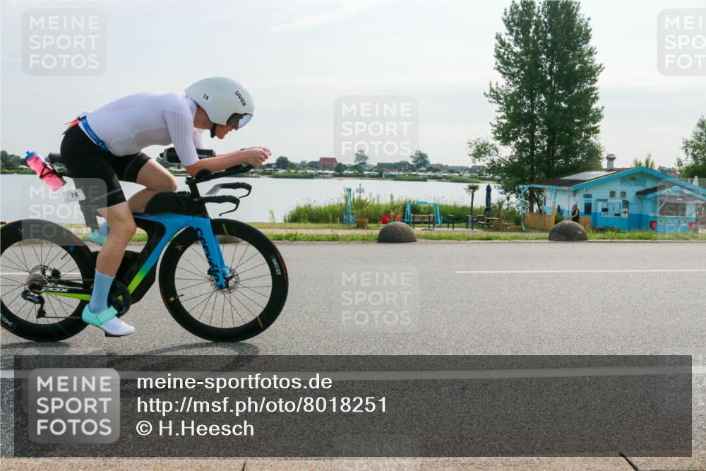 15.06.2025 - 27. Vierlanden-Triathlon H.Heesch http://msf.ph/oto/8018251 15.06.2025 09:27:15 Radfahren 74, 97, 102 meine-sportfotos.de