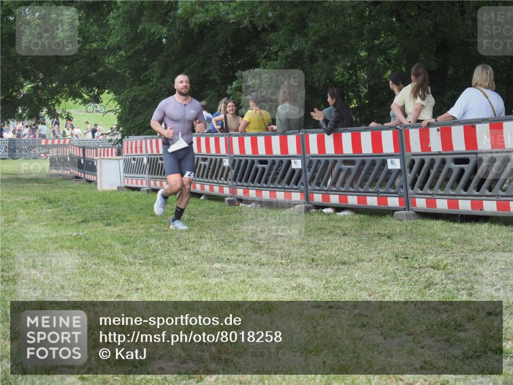 21.06.2025 - 27. Vierlanden-Triathlon KatJ http://msf.ph/oto/8018258 15.06.2025 13:18:05 Ziel 691 meine-sportfotos.de