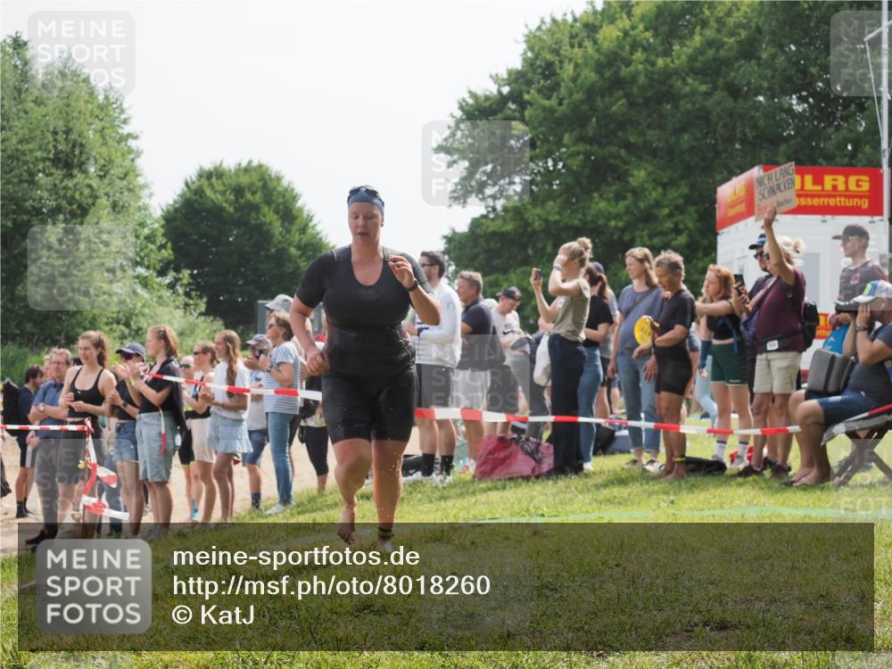 15.06.2025 - 27. Vierlanden-Triathlon KatJ http://msf.ph/oto/8018260 15.06.2025 10:17:28 Schwimmen 529, 575, 581, 582, 584, 594 meine-sportfotos.de