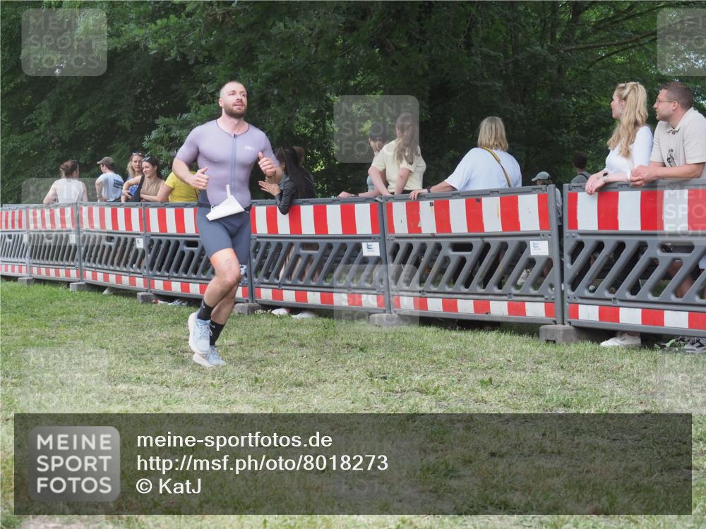 21.06.2025 - 27. Vierlanden-Triathlon KatJ http://msf.ph/oto/8018273 15.06.2025 13:18:06 Ziel 691 meine-sportfotos.de