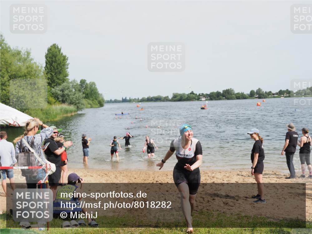21.06.2025 - 27. Vierlanden-Triathlon MichiJ http://msf.ph/oto/8018282 15.06.2026 10:18:27 Schwimmen 495, 533, 535, 621, 628 meine-sportfotos.de