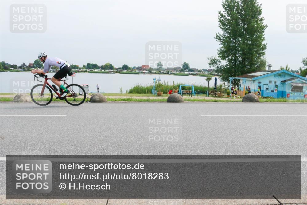 15.06.2025 - 27. Vierlanden-Triathlon H.Heesch http://msf.ph/oto/8018283 15.06.2025 11:15:00 Radfahren 728, 739 meine-sportfotos.de