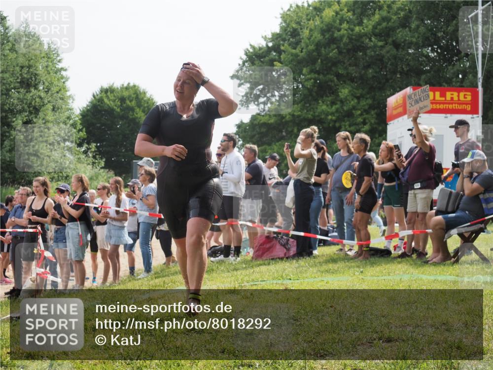 15.06.2025 - 27. Vierlanden-Triathlon KatJ http://msf.ph/oto/8018292 15.06.2025 10:17:28 Schwimmen 529, 575, 581, 582, 584, 594 meine-sportfotos.de