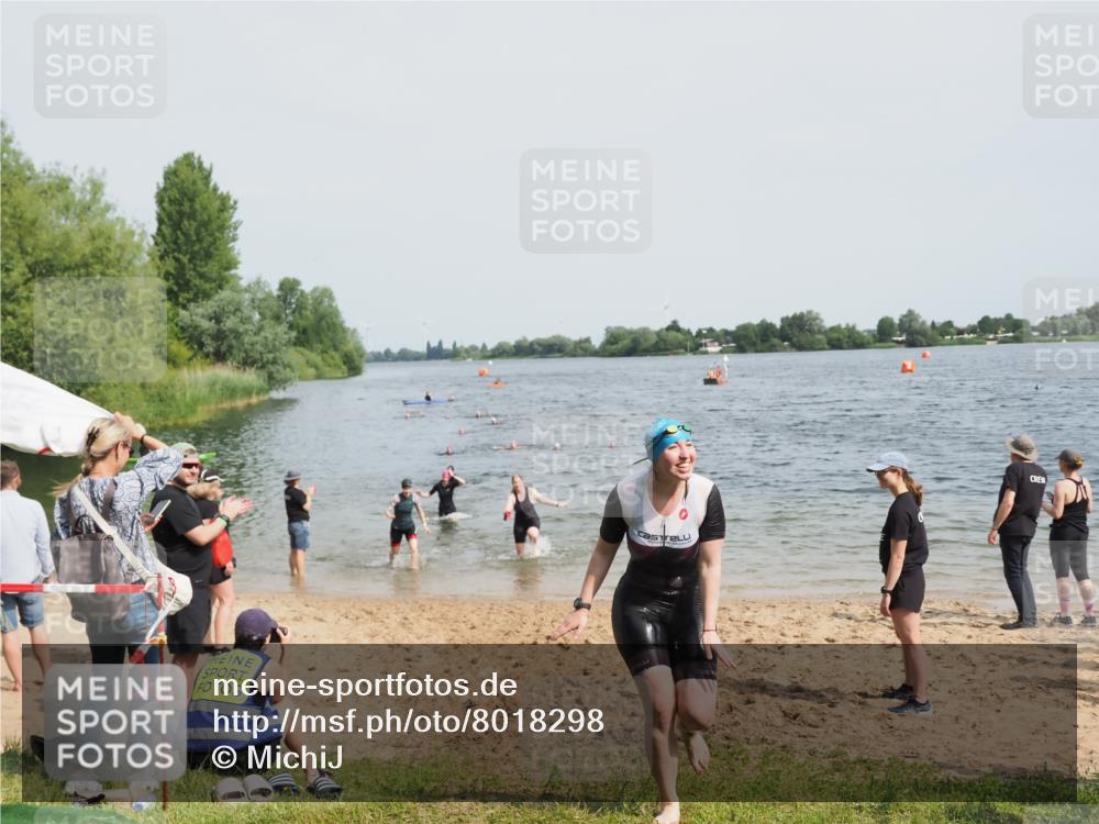 21.06.2025 - 27. Vierlanden-Triathlon MichiJ http://msf.ph/oto/8018298 15.06.2026 10:18:27 Schwimmen 495, 533, 535, 621, 628 meine-sportfotos.de