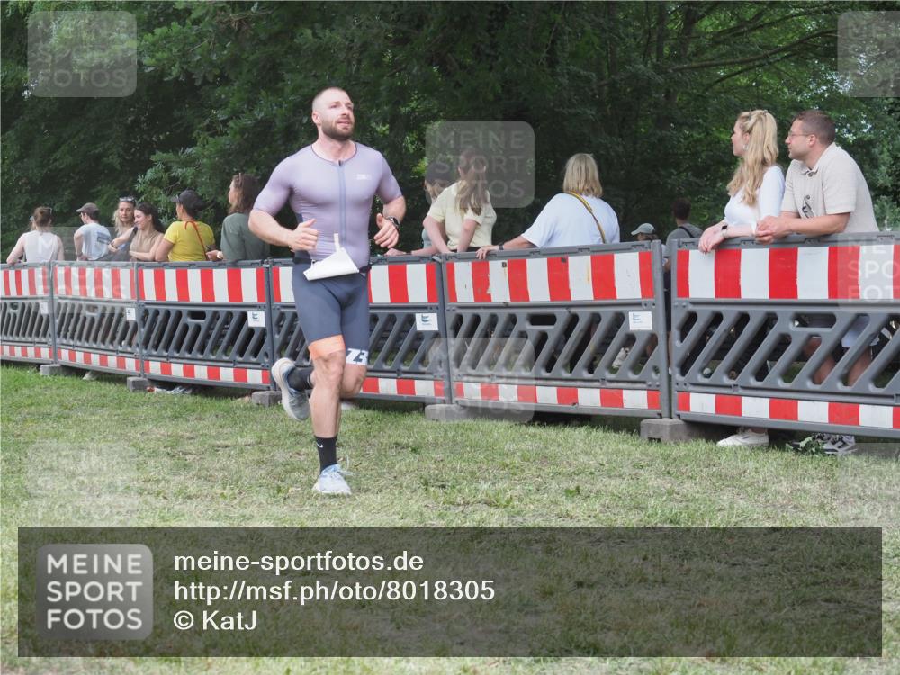 21.06.2025 - 27. Vierlanden-Triathlon KatJ http://msf.ph/oto/8018305 15.06.2025 13:18:06 Ziel 691 meine-sportfotos.de