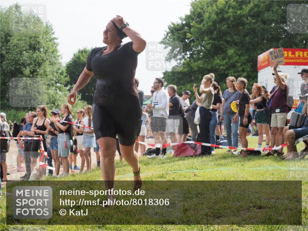 15.06.2025 - 27. Vierlanden-Triathlon KatJ http://msf.ph/oto/8018306 15.06.2025 10:17:29 Schwimmen 529, 572, 581, 582, 584, 594 meine-sportfotos.de