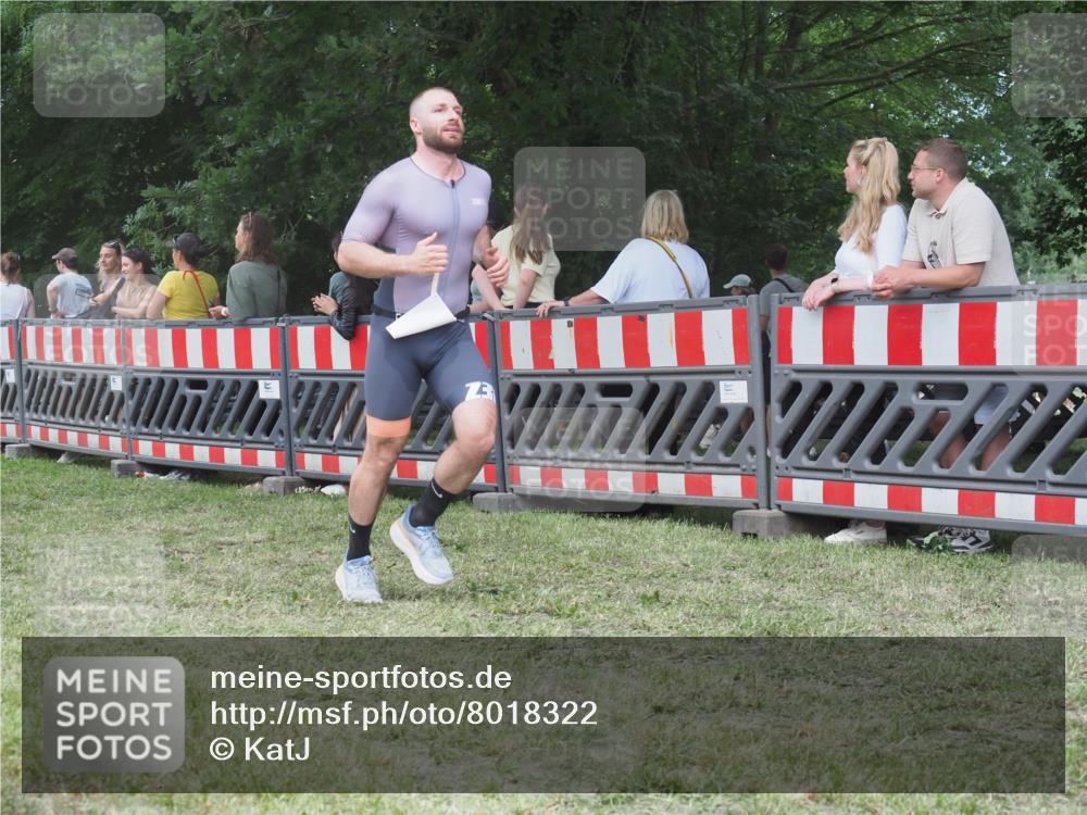 21.06.2025 - 27. Vierlanden-Triathlon KatJ http://msf.ph/oto/8018322 15.06.2025 13:18:06 Ziel 691 meine-sportfotos.de