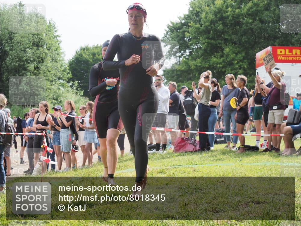 15.06.2025 - 27. Vierlanden-Triathlon KatJ http://msf.ph/oto/8018345 15.06.2025 10:17:33 Schwimmen 485, 488, 492, 519, 529, 532, 557, 562, 572, 582, 584, 588, 594, 626 meine-sportfotos.de