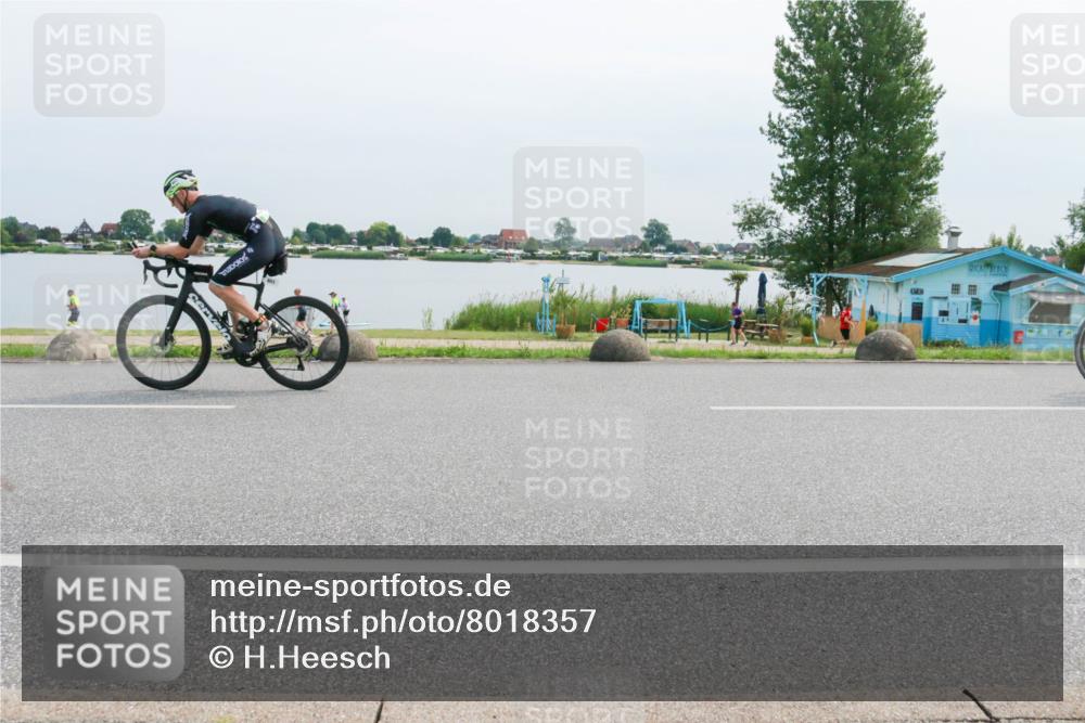 15.06.2025 - 27. Vierlanden-Triathlon H.Heesch http://msf.ph/oto/8018357 15.06.2025 11:15:09 Radfahren 803, 866, 871 meine-sportfotos.de