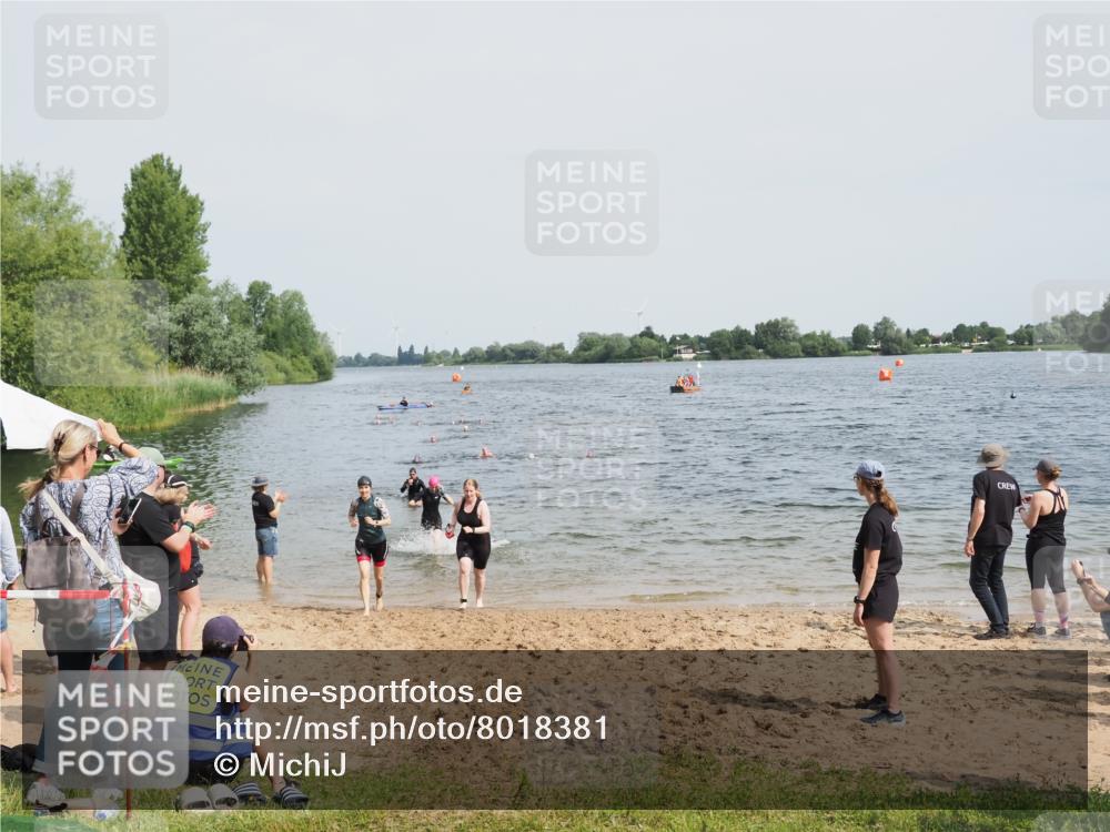21.06.2025 - 27. Vierlanden-Triathlon MichiJ http://msf.ph/oto/8018381 15.06.2026 10:18:29 Schwimmen 495, 533, 535, 621, 628 meine-sportfotos.de
