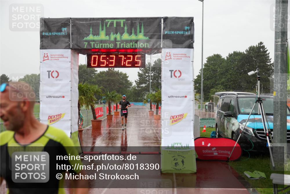 15.06.2025 - 7 Türme Triathlon Michael Strokosch http://msf.ph/oto/8018390 15.06.2025 15:37:25 Ziel 262 meine-sportfotos.de