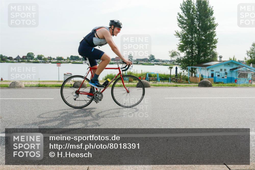 15.06.2025 - 27. Vierlanden-Triathlon H.Heesch http://msf.ph/oto/8018391 15.06.2025 09:30:26 Radfahren 32 meine-sportfotos.de