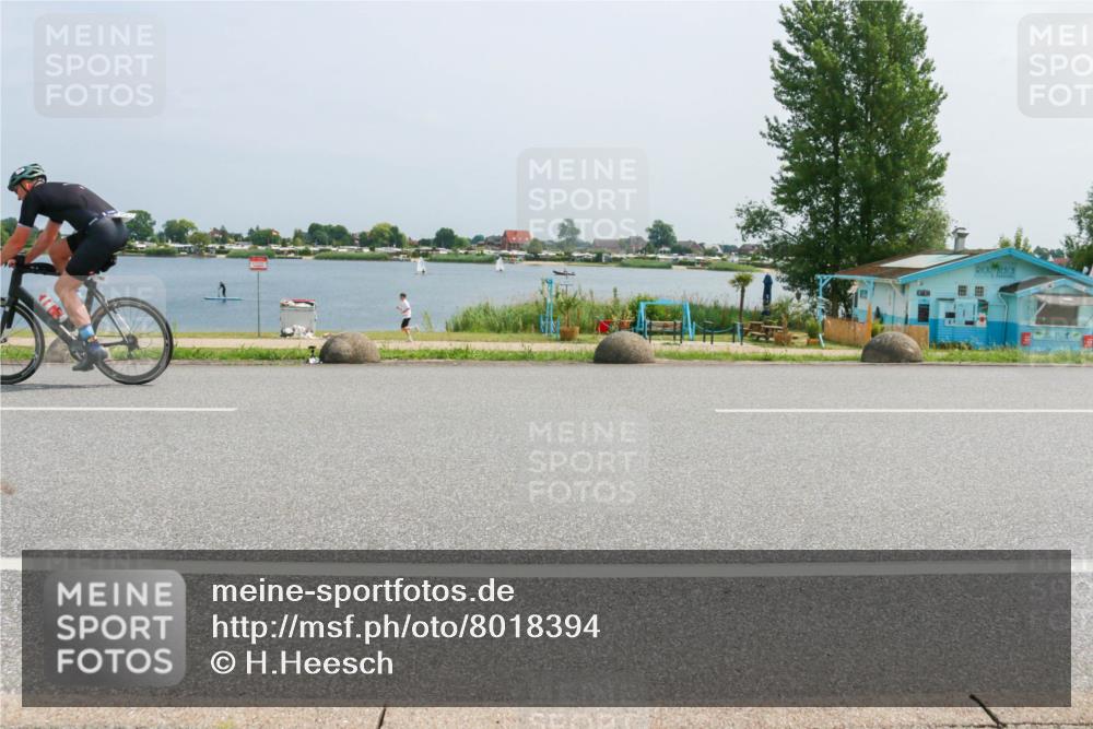 21.06.2025 - 27. Vierlanden-Triathlon H.Heesch http://msf.ph/oto/8018394 15.06.2025 12:00:13 Radfahren 785, 825 meine-sportfotos.de