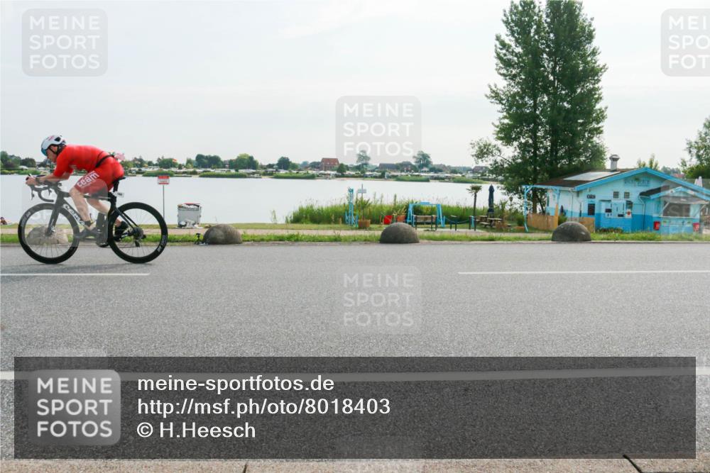 15.06.2025 - 27. Vierlanden-Triathlon H.Heesch http://msf.ph/oto/8018403 15.06.2025 09:30:45 Radfahren 65, 160 meine-sportfotos.de