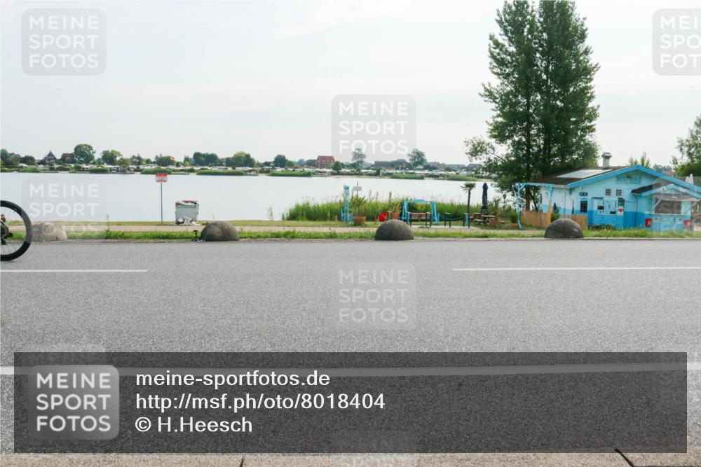 15.06.2025 - 27. Vierlanden-Triathlon H.Heesch http://msf.ph/oto/8018404 15.06.2025 09:30:45 Radfahren 65, 160 meine-sportfotos.de