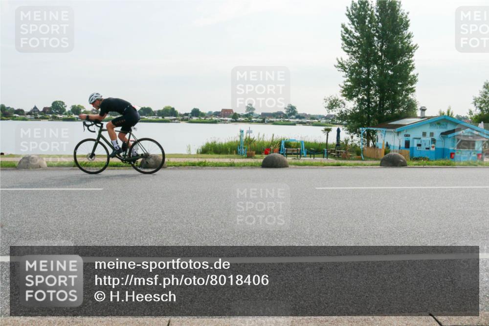 15.06.2025 - 27. Vierlanden-Triathlon H.Heesch http://msf.ph/oto/8018406 15.06.2025 09:30:47 Radfahren 65, 160 meine-sportfotos.de