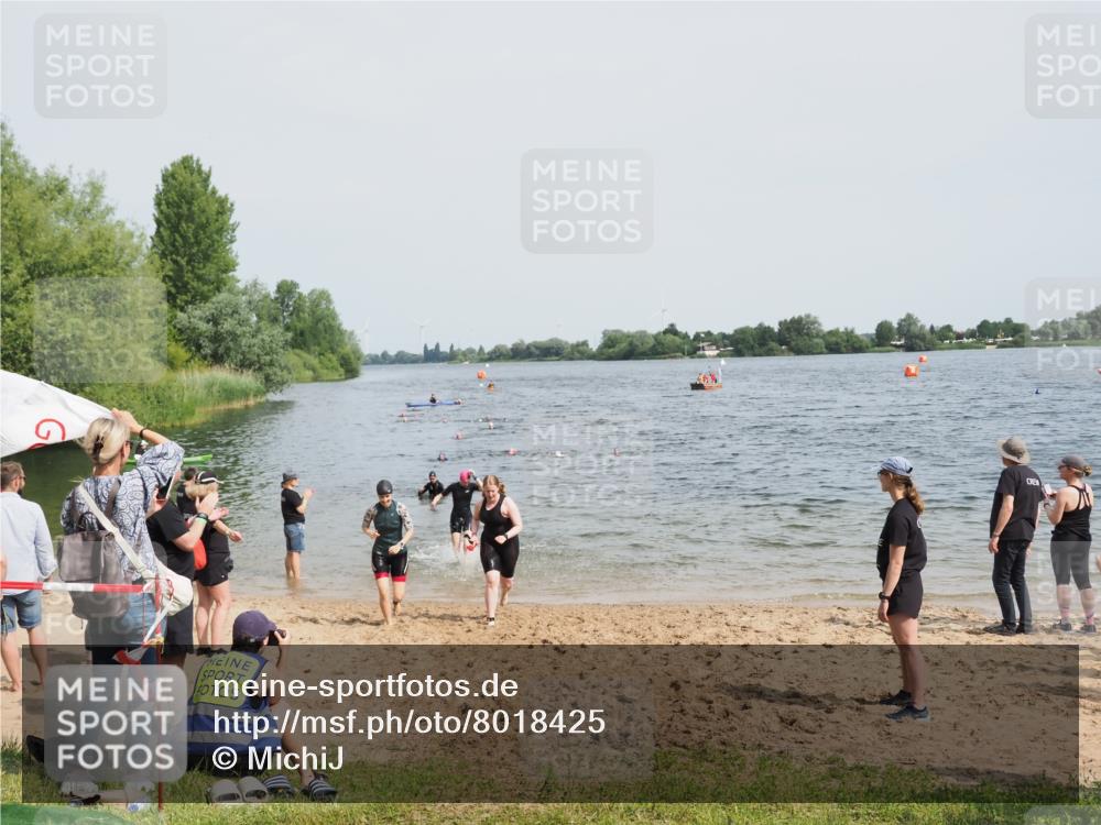 21.06.2025 - 27. Vierlanden-Triathlon MichiJ http://msf.ph/oto/8018425 15.06.2026 10:18:30 Schwimmen 495, 533, 535, 621, 628 meine-sportfotos.de