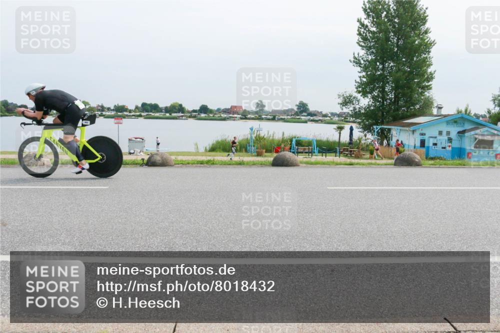15.06.2025 - 27. Vierlanden-Triathlon H.Heesch http://msf.ph/oto/8018432 15.06.2025 11:15:19 Radfahren 817, 862 meine-sportfotos.de