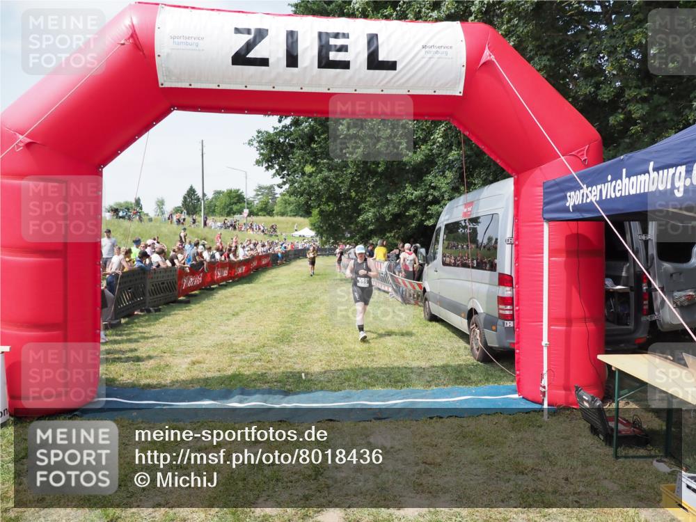 21.06.2025 - 27. Vierlanden-Triathlon MichiJ http://msf.ph/oto/8018436 15.06.2026 11:34:31 Ziel 559 meine-sportfotos.de