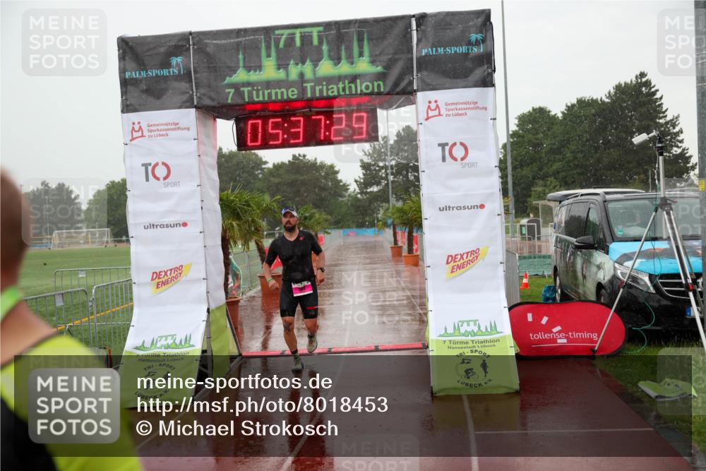 15.06.2025 - 7 Türme Triathlon Michael Strokosch http://msf.ph/oto/8018453 15.06.2025 15:37:28 Ziel 262 meine-sportfotos.de